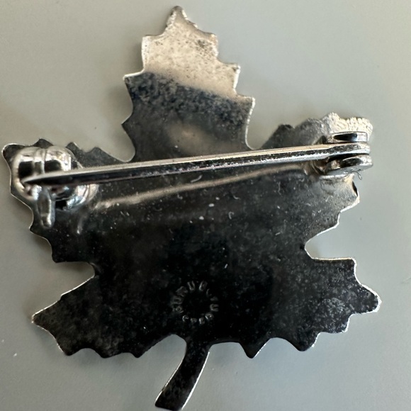 Canada’s Birk’s jeweler sterling silver maple leaf brooch - Picture 3 of 3